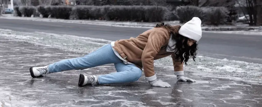 Quien es Responsable de las Aceras Heladas que Causan Resbalones y Caidas en Nueva York?