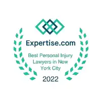 Insignia de Expertise.com - Abogado de Lesiones Personales en Nueva York - The Platta Law Firm